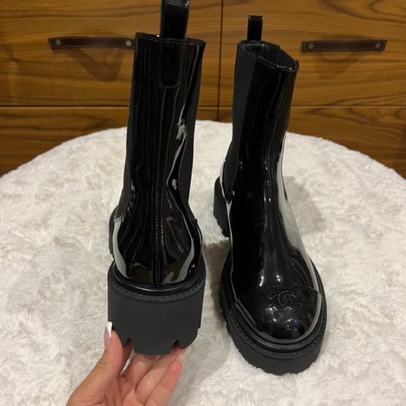 CHANEL PATENT BOOTS SIZE 41 - Picture 4 of 5